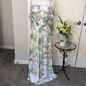 NWT Joy & Co Beautiful White Floral Maxi Dress!